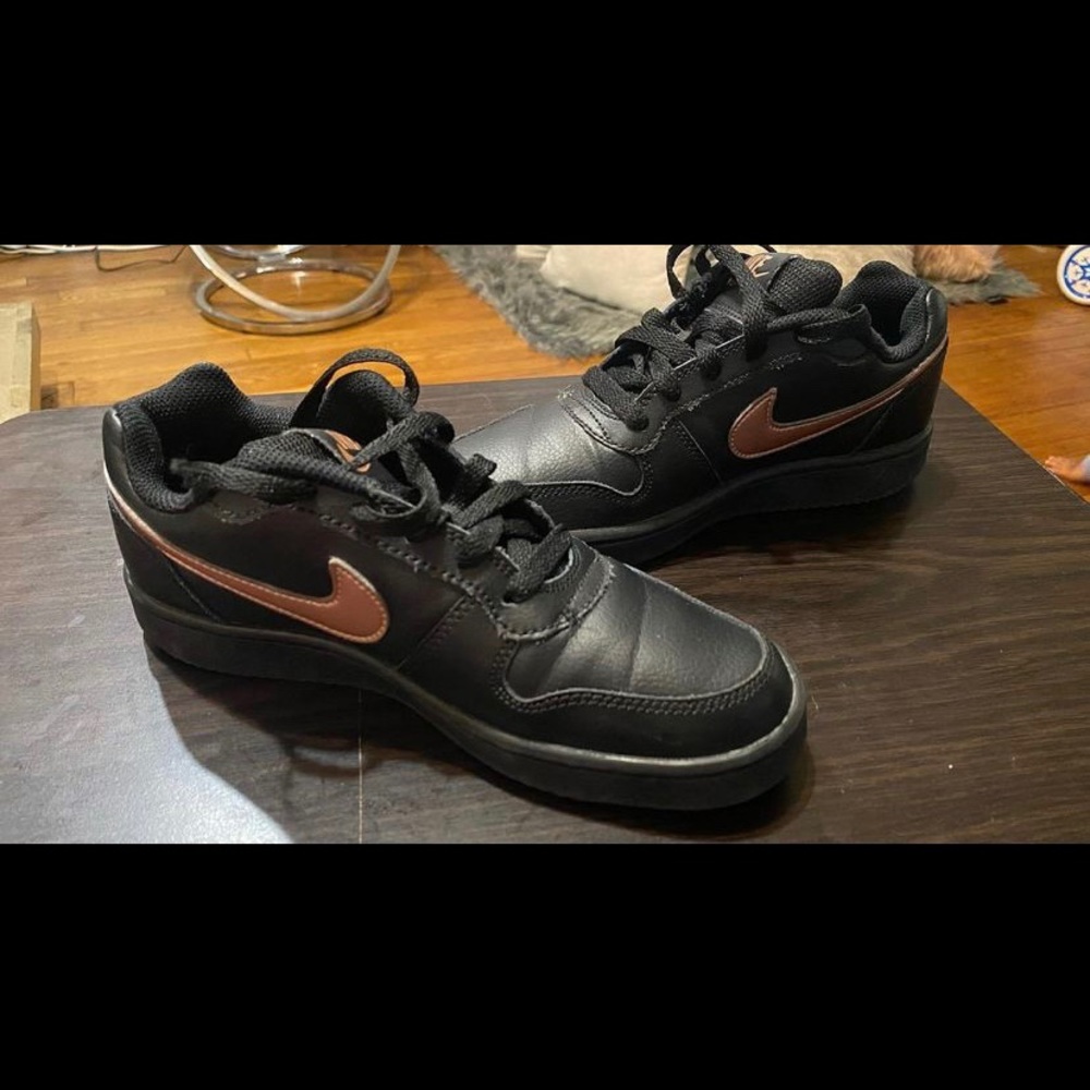 Youth nikes